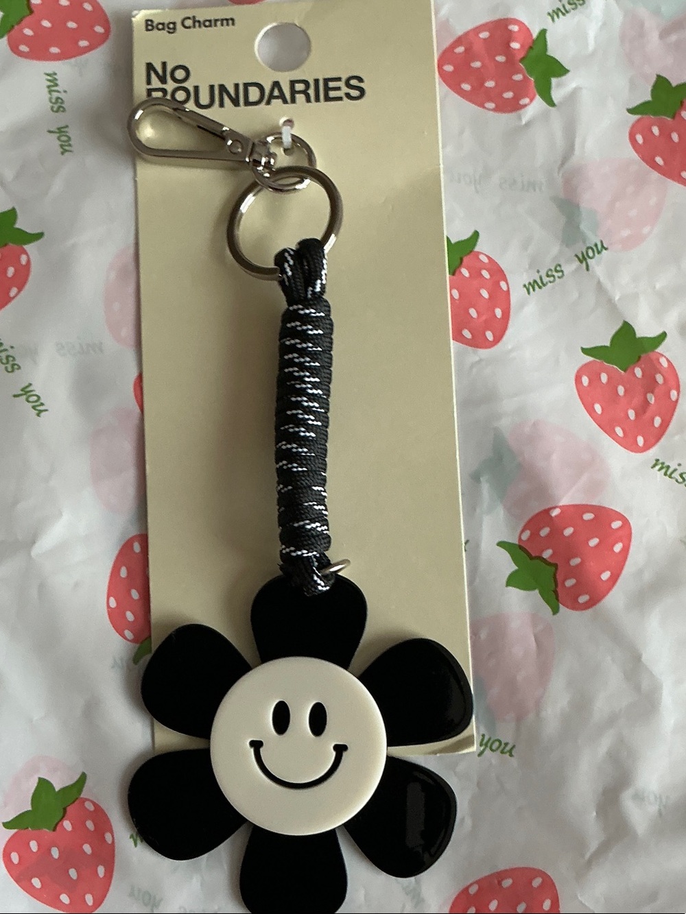 No Boundaries Black & White Smiley Daisy Bag Charm Keychain